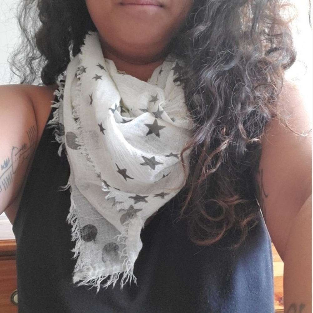 Brown & white star & circle scarf